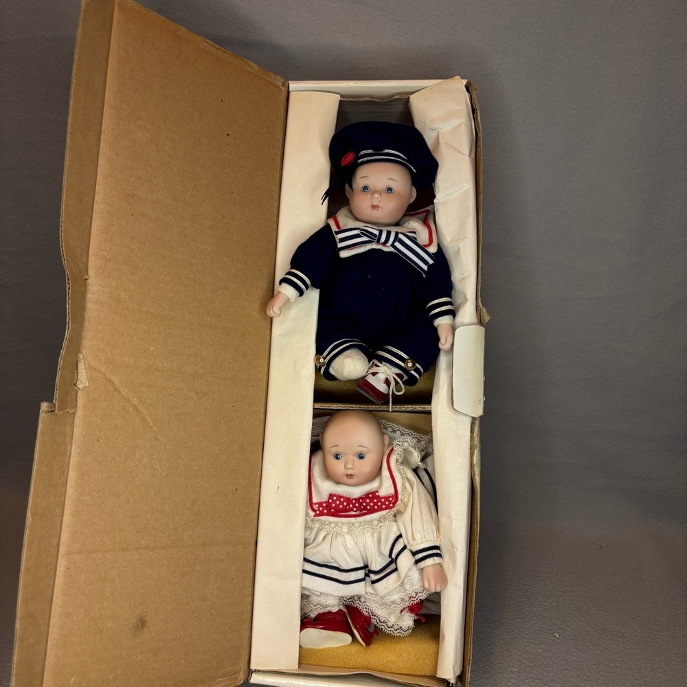Marie Osmond Fine Porcelain Twin Series limited edition collector Doll Set